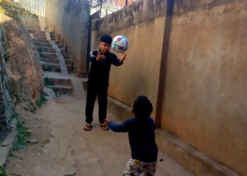 Ball mit Kenny spielen