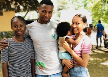 Baby-sitting avec mes amis.