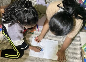 Ich male gern mit meiner Nichte aus